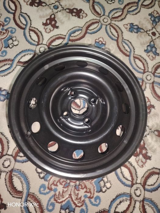 Yangi  sotiladi narx 1.300 kelwladi