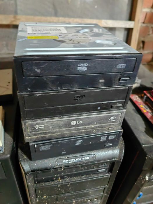 Стари компютри и компютърни части