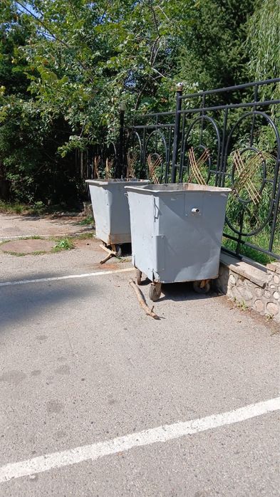 Мусорный бак контейнер