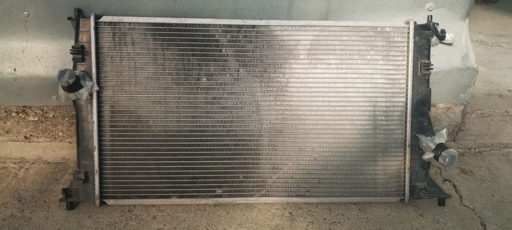 Радиатор - воден за Мазда 5 2009г 2.0 бензин