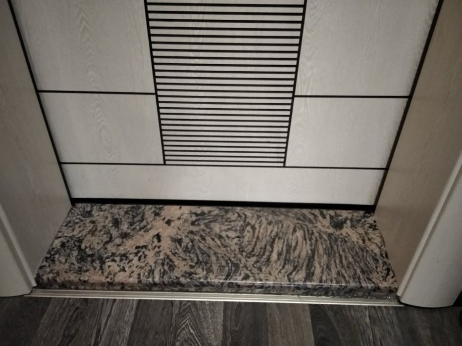 Праг, перваз и други изделия от мрамор и гранит