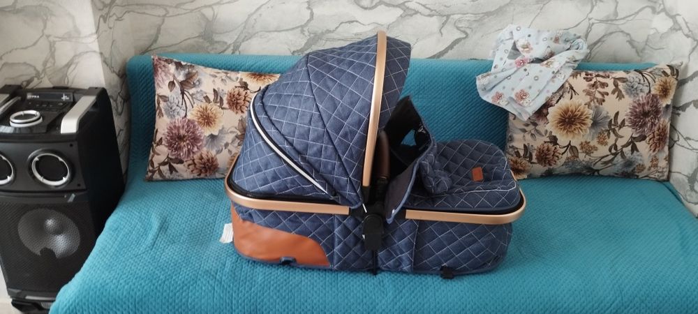 Продам коляску фирменную