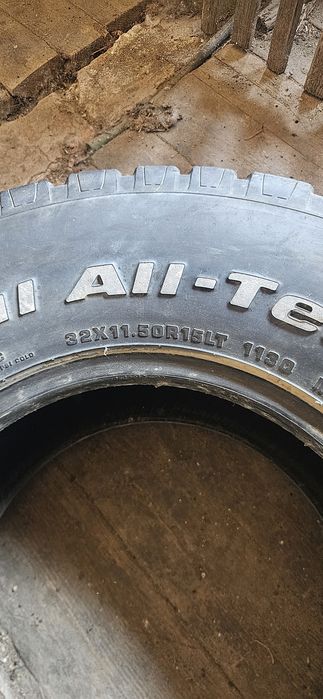 Se vând doua anvelope , una pentru remorca 165/80 R 13 si una pentru rezerva SUV  32x11.5 R15