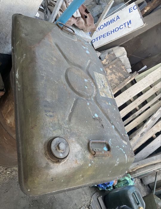 Емкость под гсм.