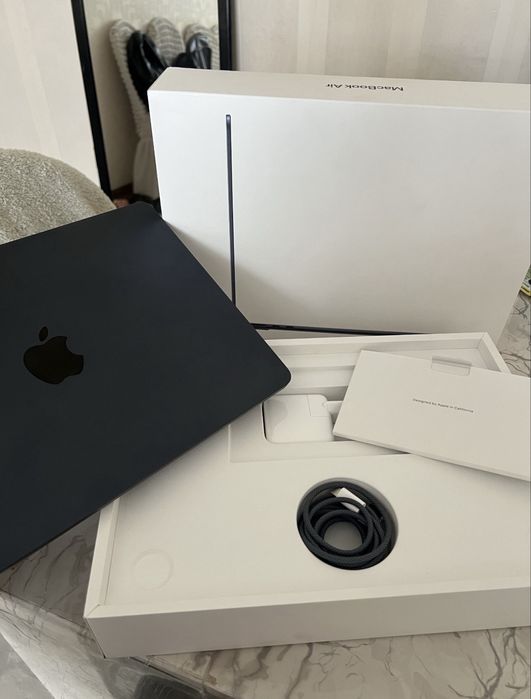 Срочно MacBook Air M2 16/256 gb