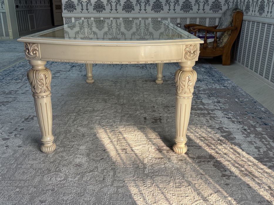 Продам стол и стулья