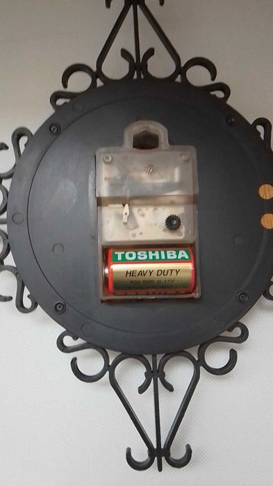 Стенен часовник --