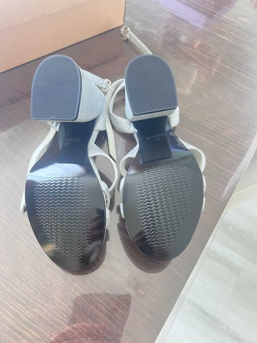 Сребристи летни обувки - нови - номер 37 (23 см)