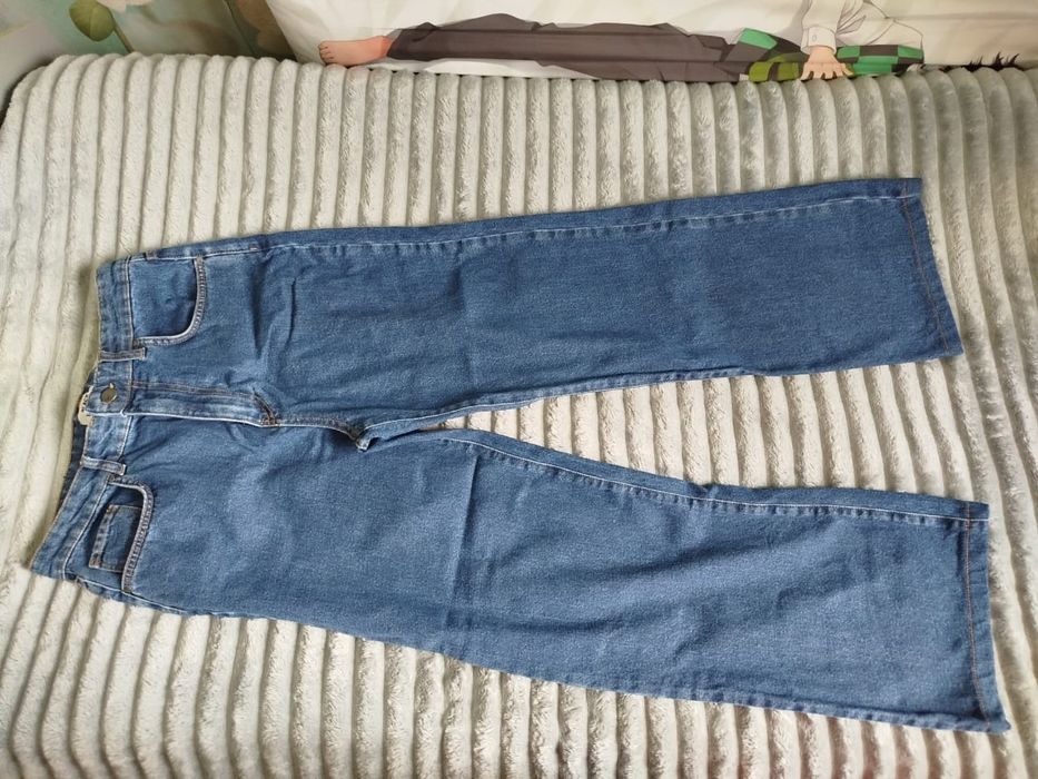 Продаю джинсы новые