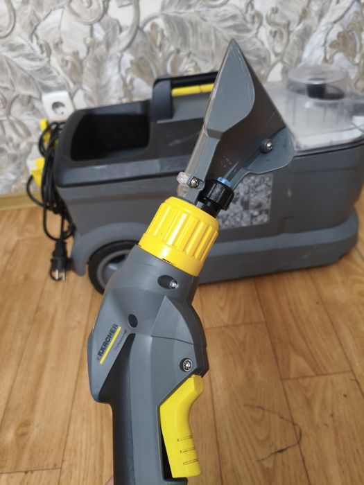 Пылесос Karcher Puzzi 10/1  серый