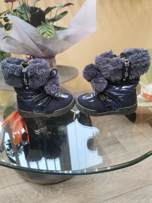 Тъмносини ботушки