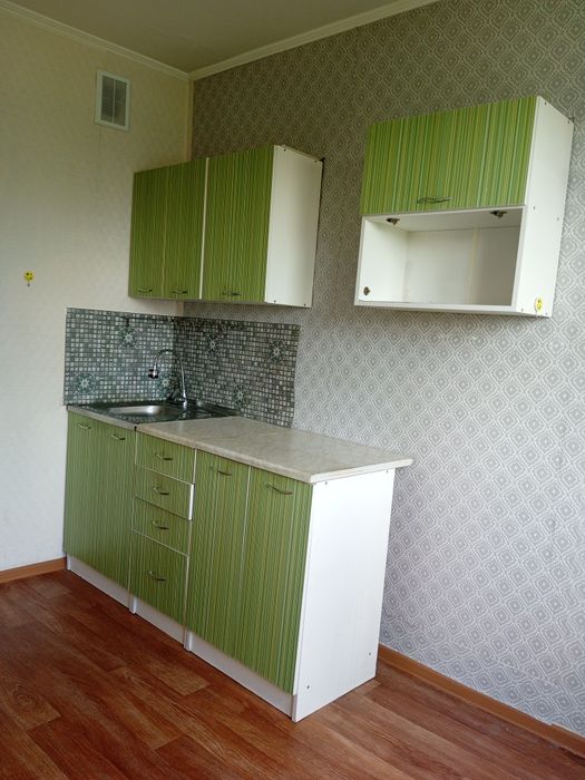 Продам срочно кухонный
