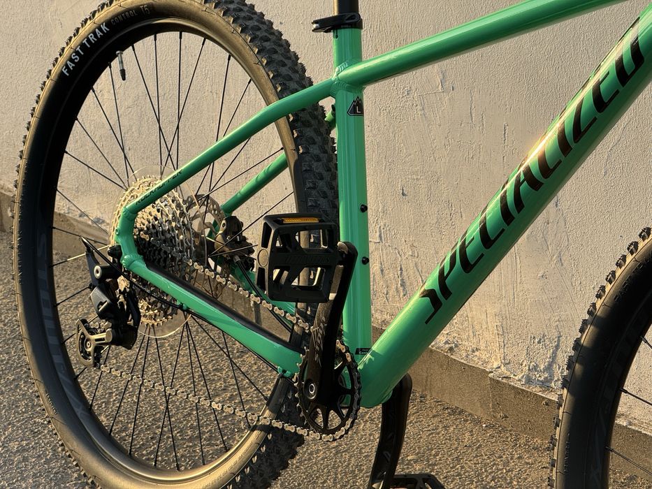 Bicicletă Specialized Rockhopper Expert 2025