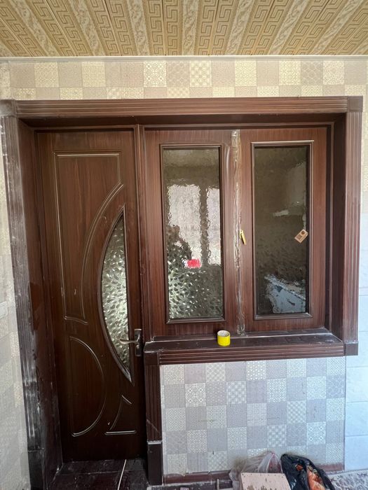 Eshik Rom Spalni Shkaf  eski lekin holati yaxshi Chilonzor 12-kv