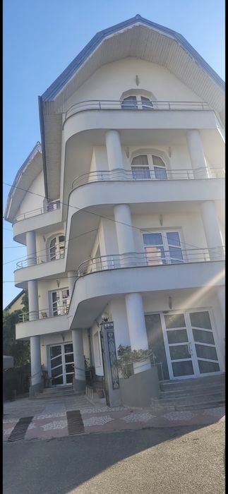 Inchiriez vila in pitesti