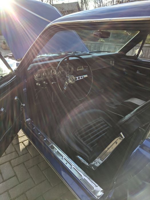 Ford Mustang vehicul istoric in talon