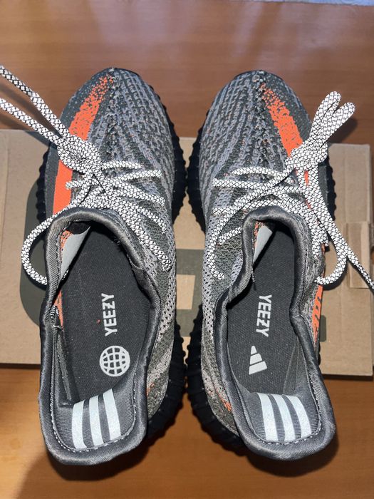 yezzy 350 V2 beluga