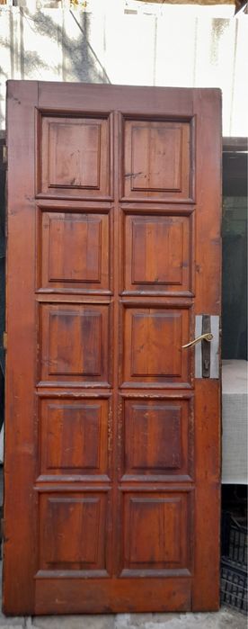 Входна врата - дърво и кожа