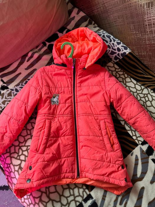 Продам пуховик на девочку