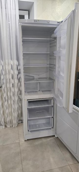 Продам холодильник Indesit