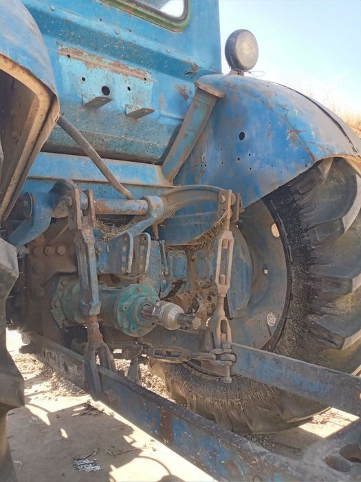 Traktor va kosilka sotiladi