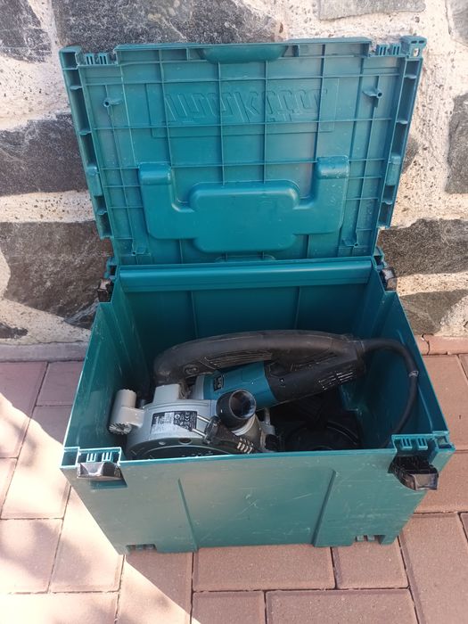 Masina canelat  frezat makita sg 1251