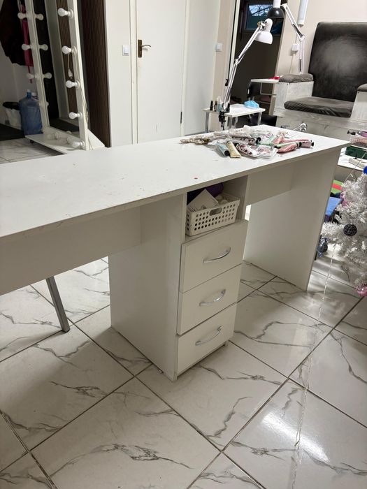 Маникюрные  столы