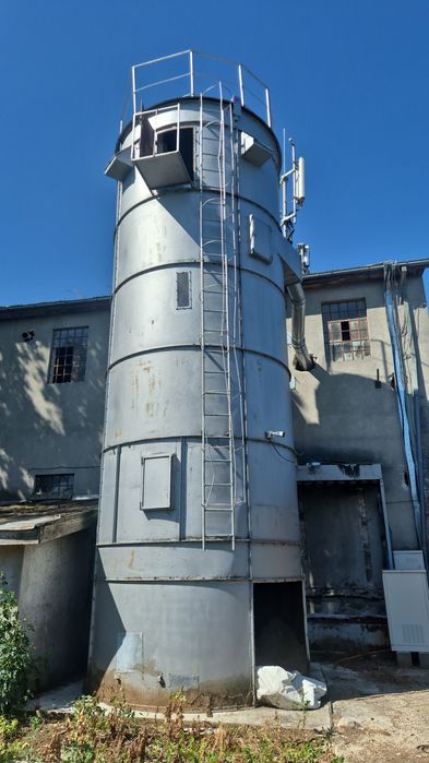 vând siloz buncăr rumeguș sau cereale