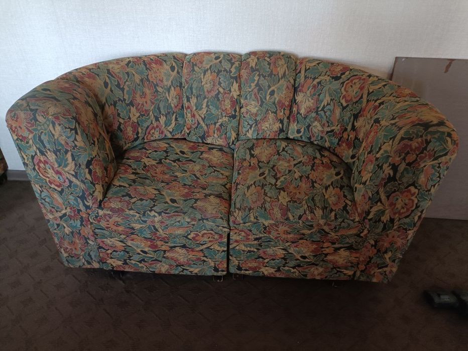 Продаётся мягкий уголок.