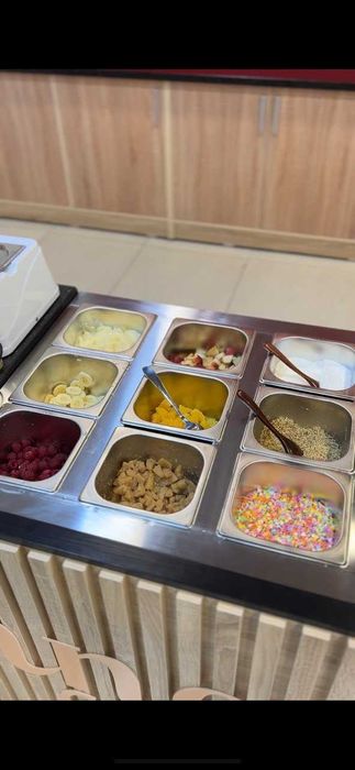 Витринный холодильник для фруктов и разных топпингов