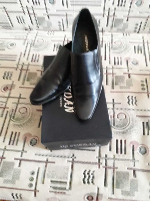 Продам мужские туфли из натуральной кожи