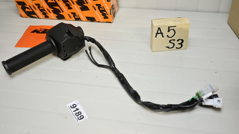 Husqvarna Svartpilen 401 2018 2023 Maneta de acceleratie dreapta