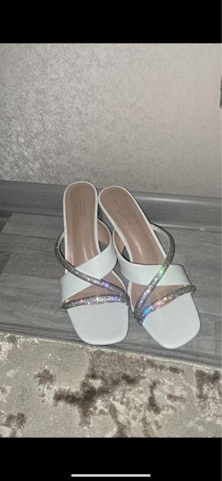 Босоножки женские