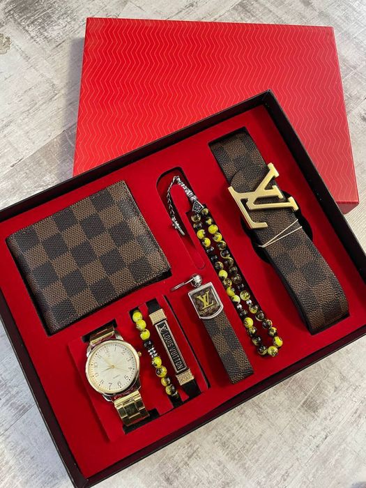 SETURI  ACTUALIZAT 16.03

Poza 1: 2 buc. 
Poza 2: 1 buc. 
Poza 3: 5 bu