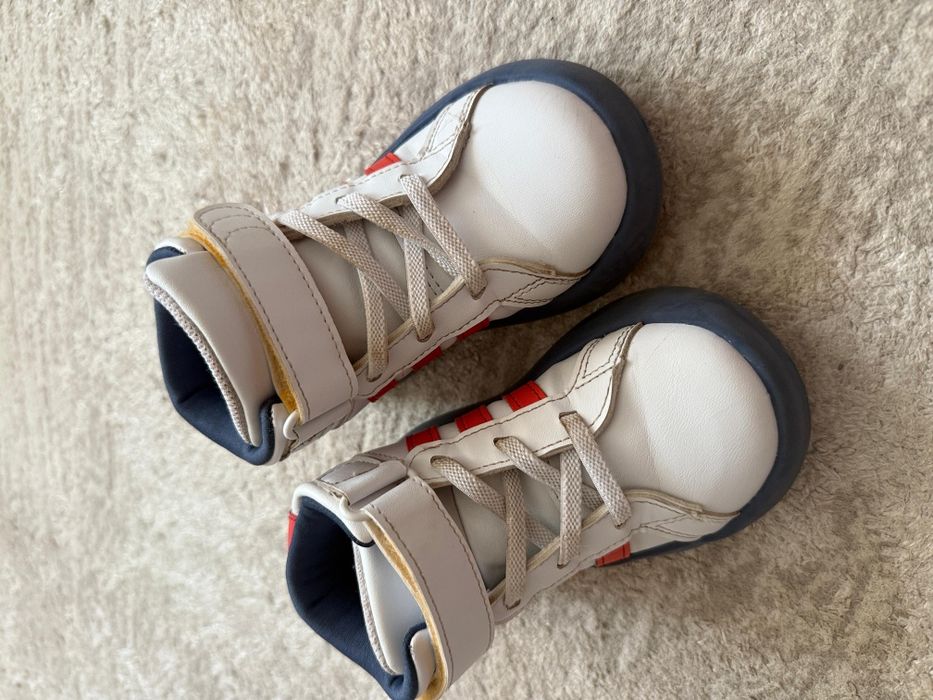 Продам ботинки детские весна -осень