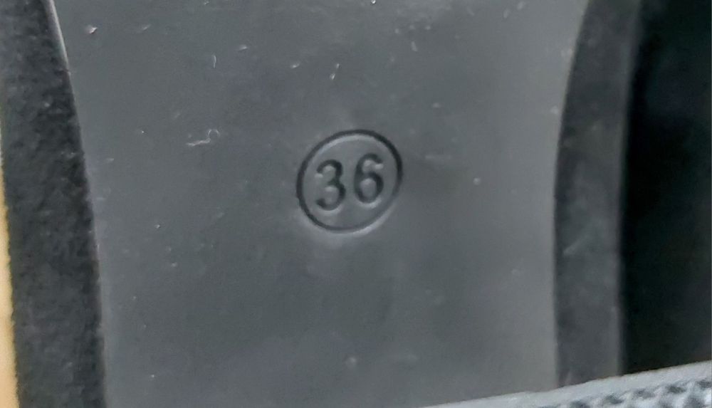 Замшевые новые туфли