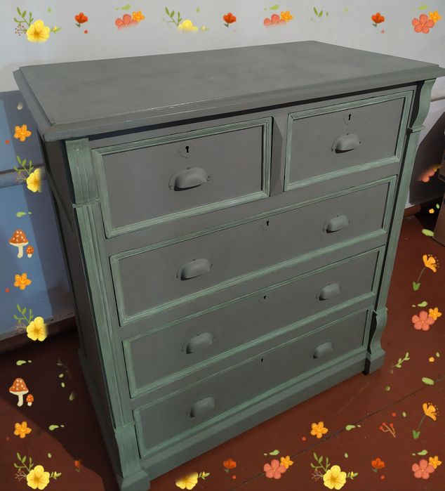 Комод,старинный,атриставрирован.