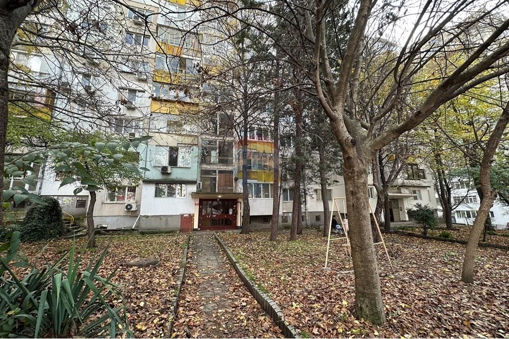 Двустаен апартамент с отделна кухня