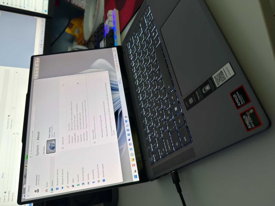 Лаптоп Лаптоп Lenovo Yoga Pro 7 14ASP9 AMD Ryzen AI 9 365, 32 GB, 1 TB