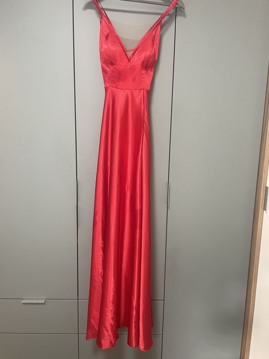 Дамска рокля от сатен