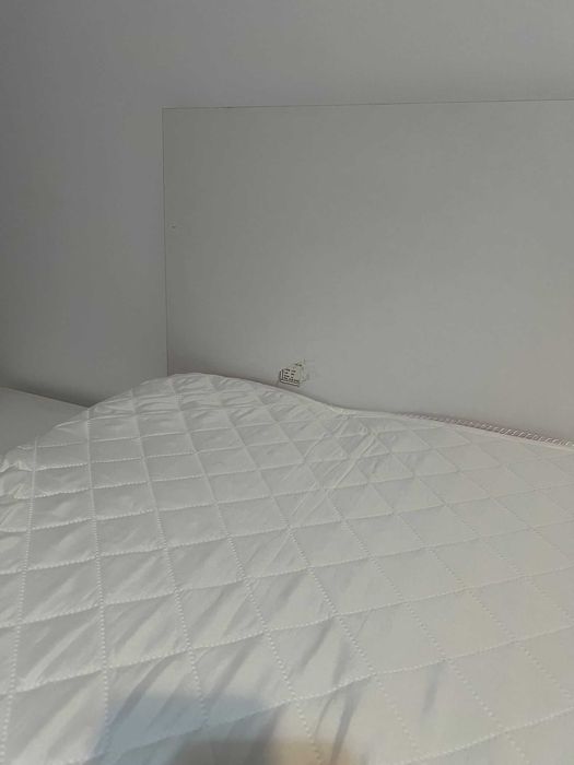 Mobila (birou, noptiere, pat) la set