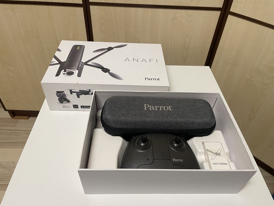 Drona Parrot Anafi 4K Ca noua Cutie Completa