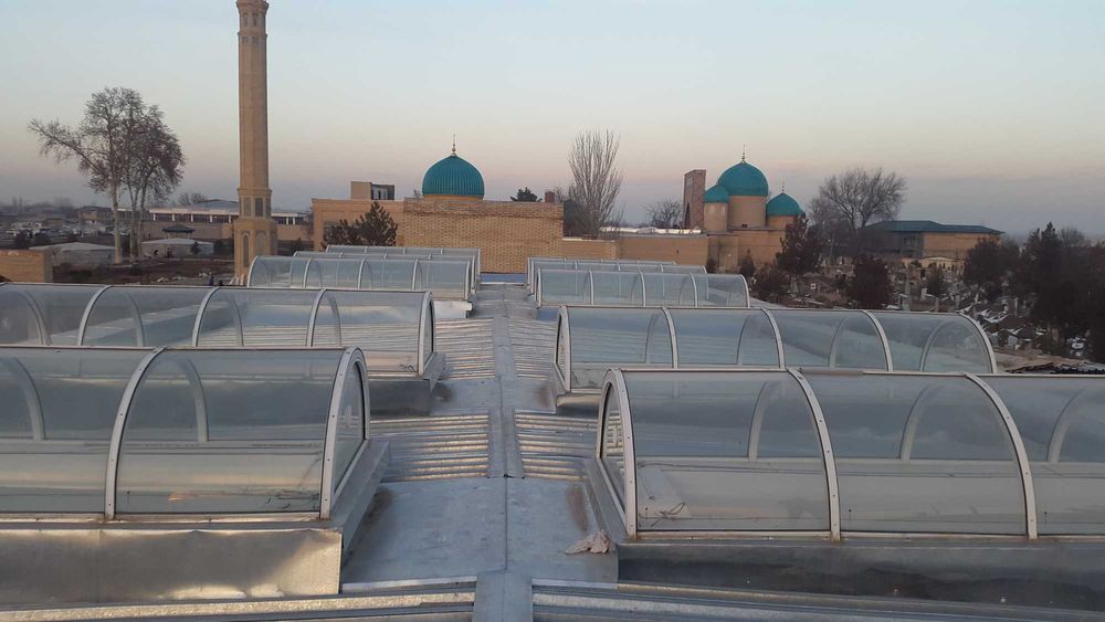 Стеклянные крыши. Пирамиды. Световой фонарь. Мансардные окна. Люк.