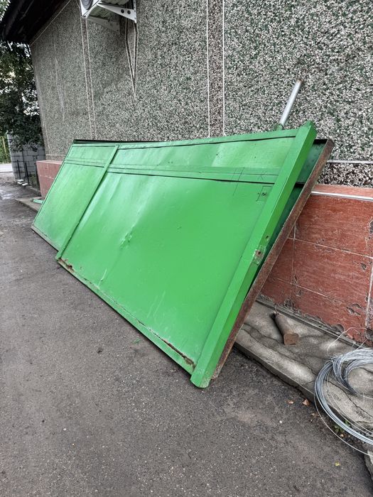 Железный забор и ворота