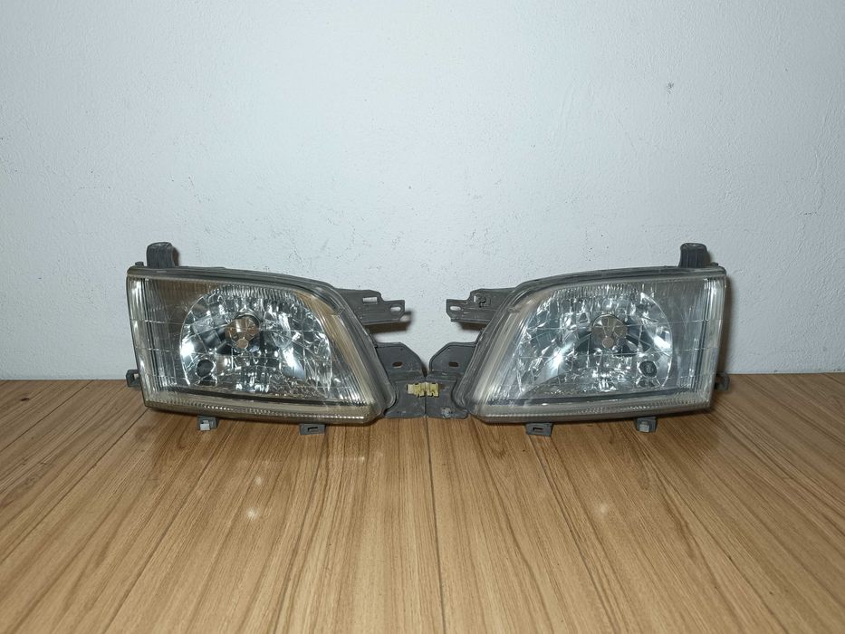Фары 2шт Оригинал Б/У Subaru Forester SF Рест Субару Форестер СФ SF5