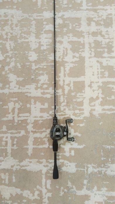 Продам костинговый спининг для рыбалки