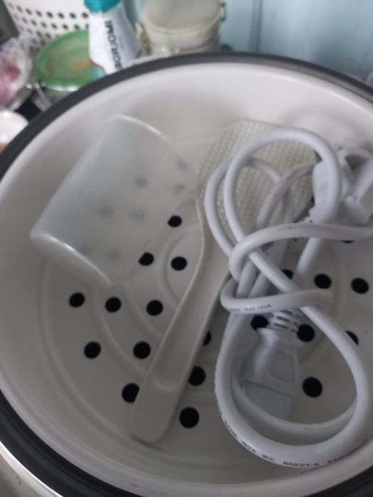 Продаю мультиварку Redmond  10   арограмм.