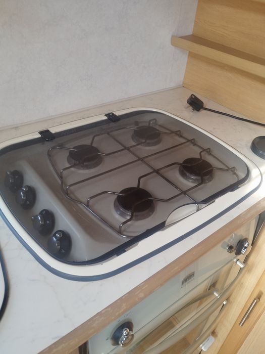 Печка с фурна и котлони за каравана кемпер на газ