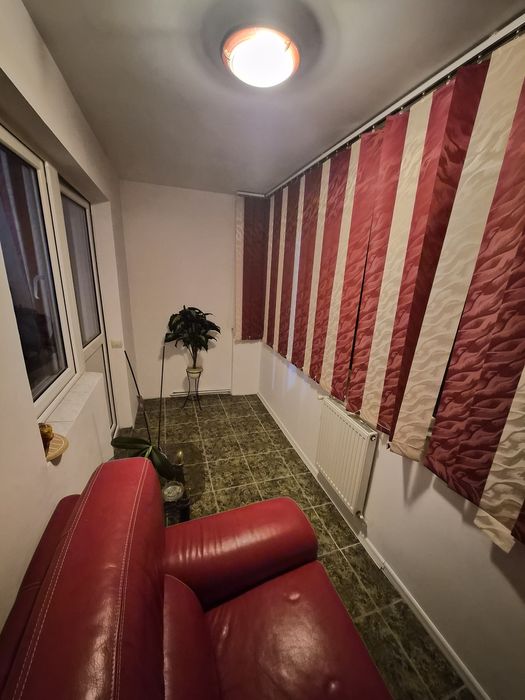 Închiriez apartament 2 camere Racadau  etaj intermediar