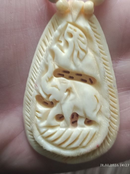 Винтажное колье из слоновой кости